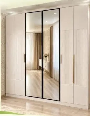 Armoire blanche avec porte miroir